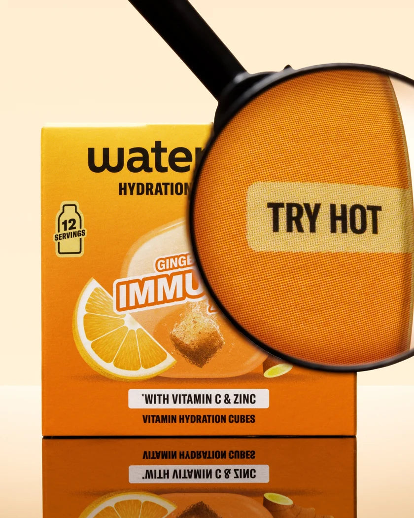Boîte orange de cubes d'hydratation avec une loupe sur un cube orange.